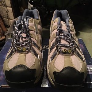 Nautilus N1354 Women’s Safety Toe Shoes Size 8 M